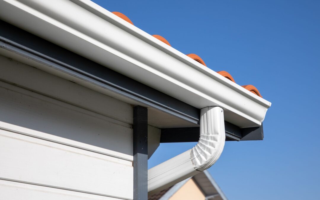 Mendocino County Gutter Upgrades: Seamless vs. Sectional, Materials, Guards